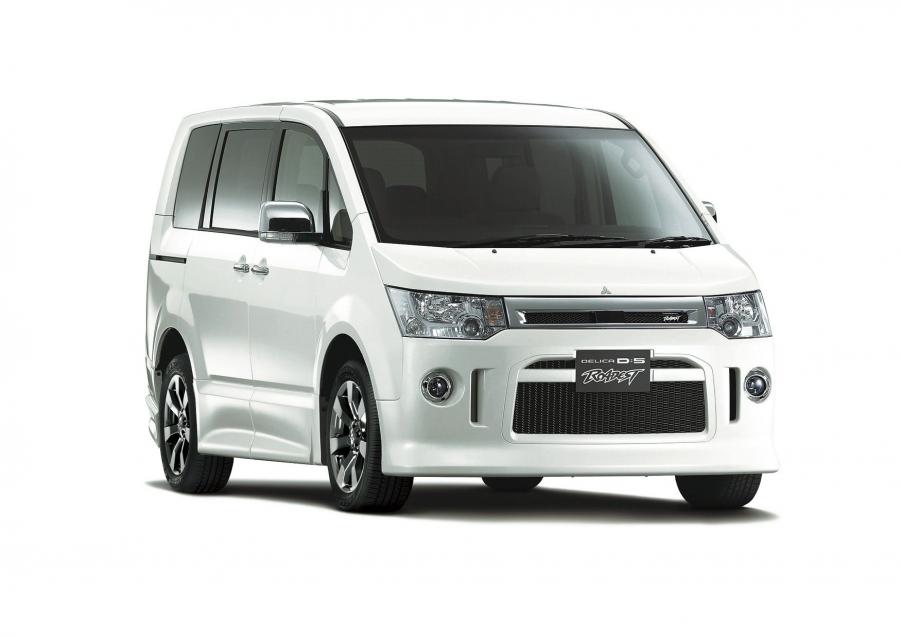  Mitsubishi Delica D:5 Roadest Royal Touring 2016 года  (фото 3 из 3)